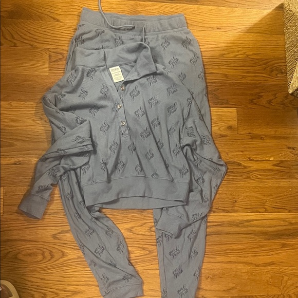 PINK Victoria's Secret Gray Lounge Set - Picture 1 of 3